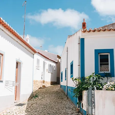 Apartment Modern Old Town House With Sunny Terrace Vila do Bispo