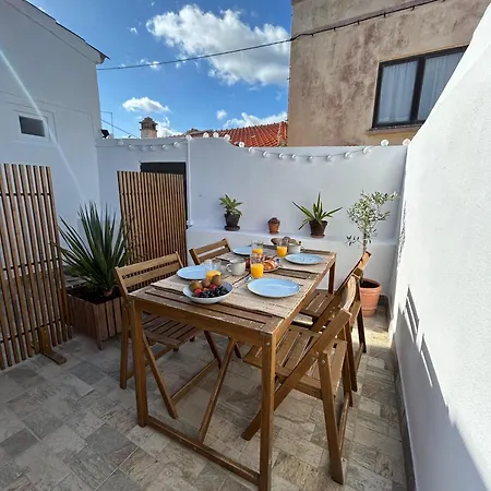 Daire Modern Old Town House With Sunny Terrace *